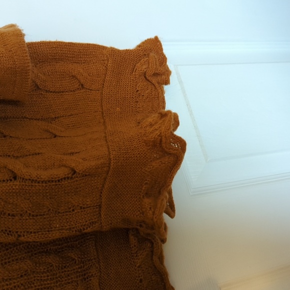 Ladies Sweaters - Picture 2 of 3